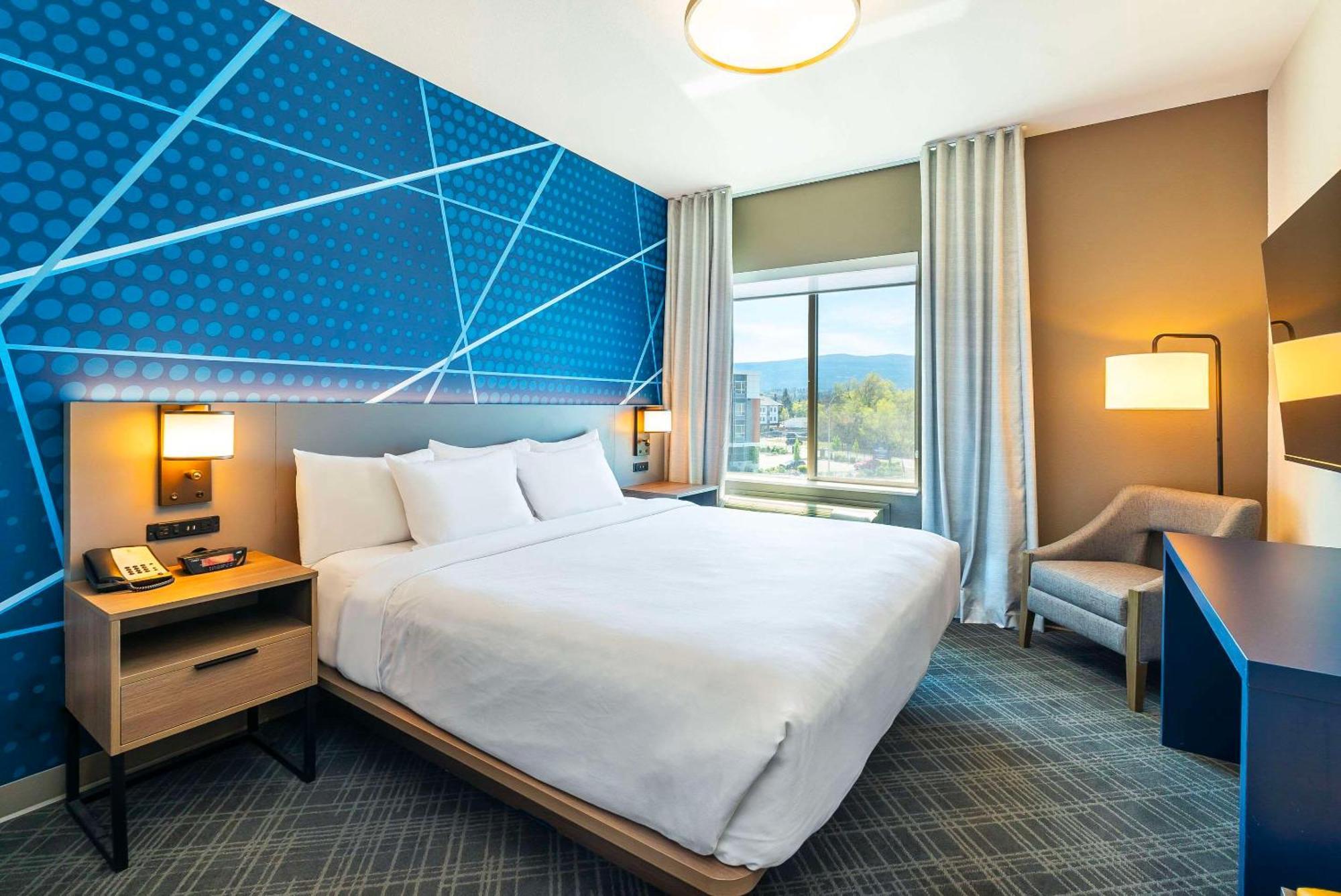 Comfort Suites Kelowna Extérieur photo