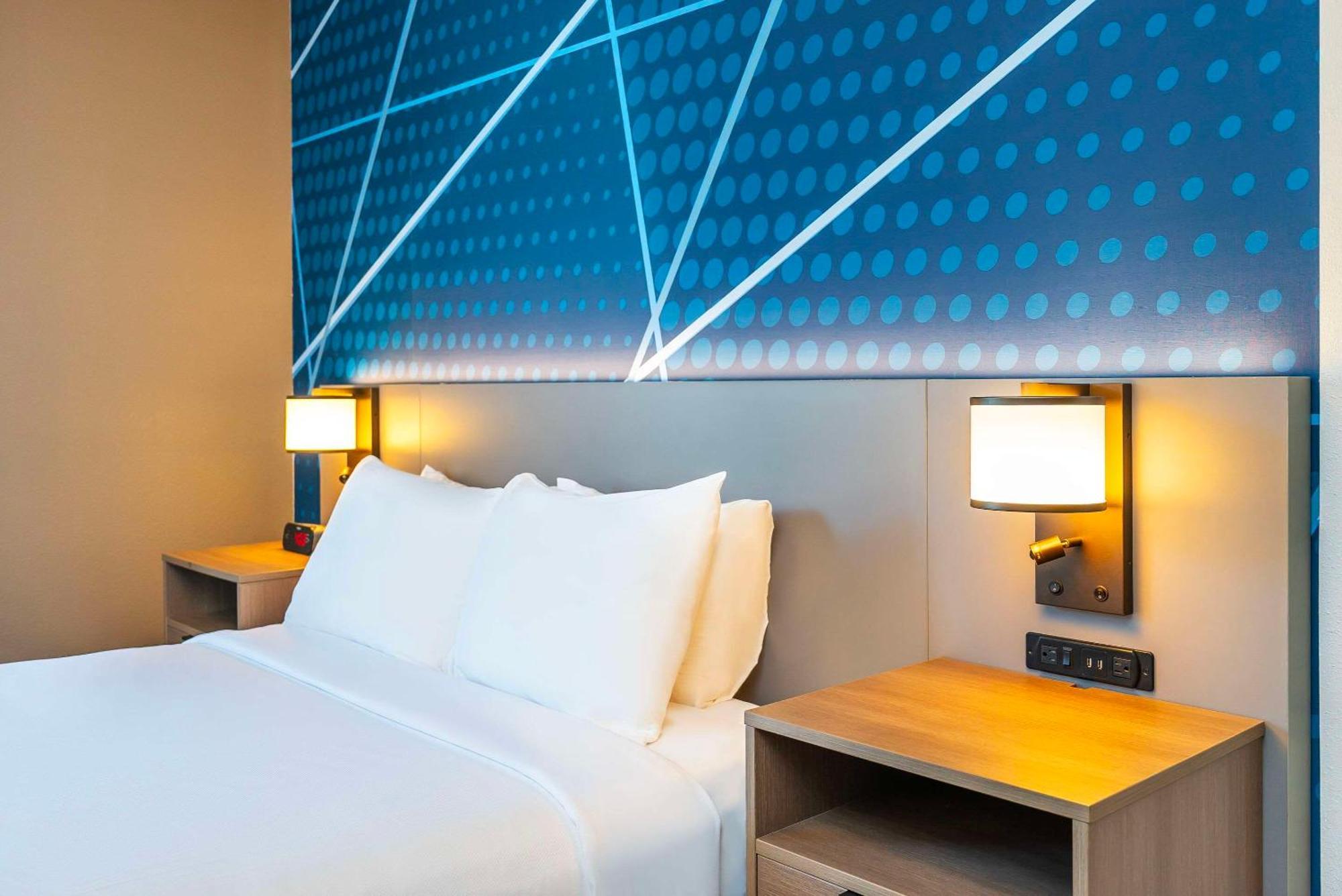 Comfort Suites Kelowna Extérieur photo