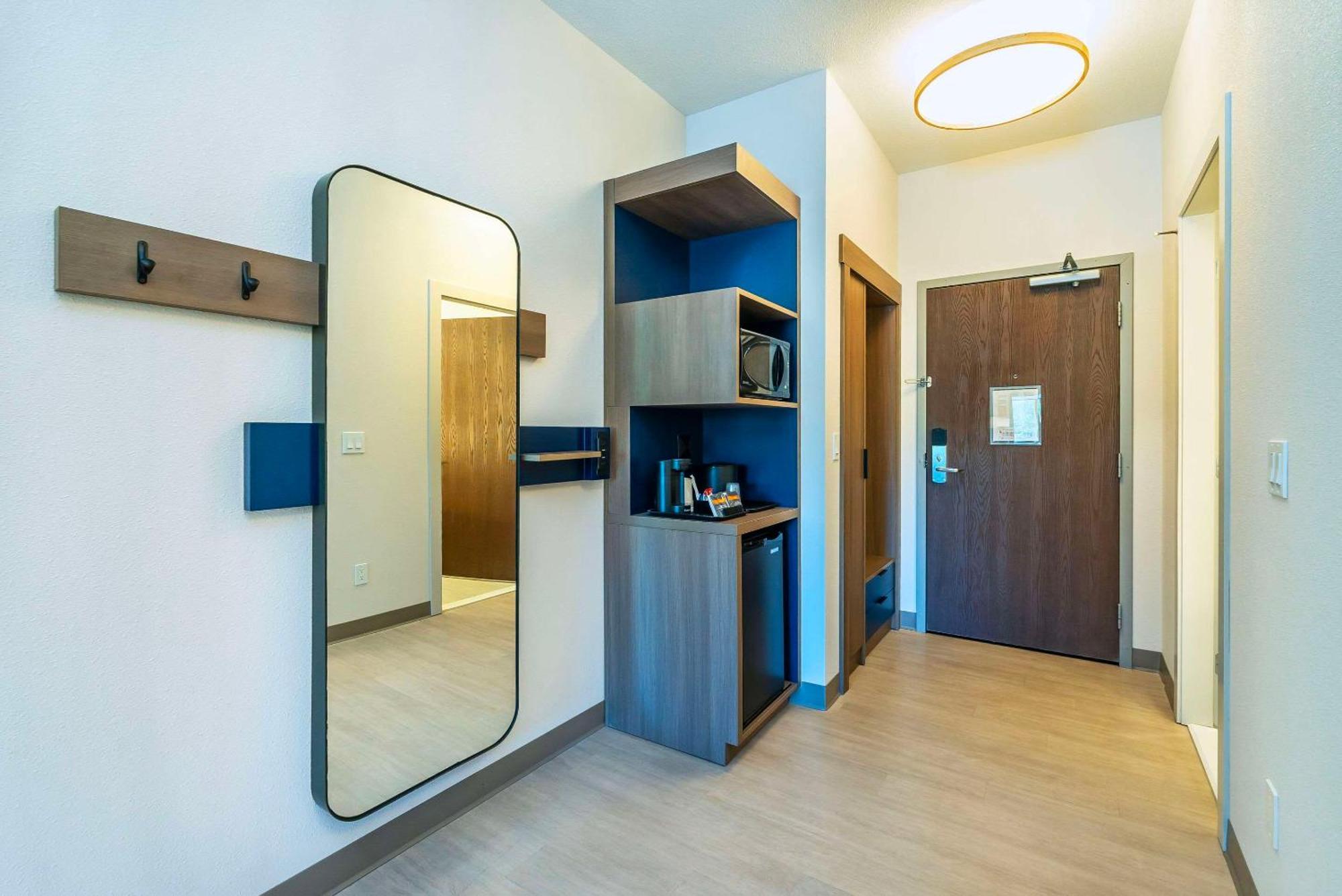 Comfort Suites Kelowna Extérieur photo