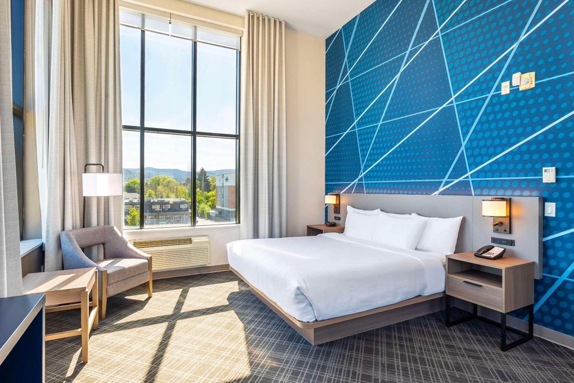 Comfort Suites Kelowna Extérieur photo