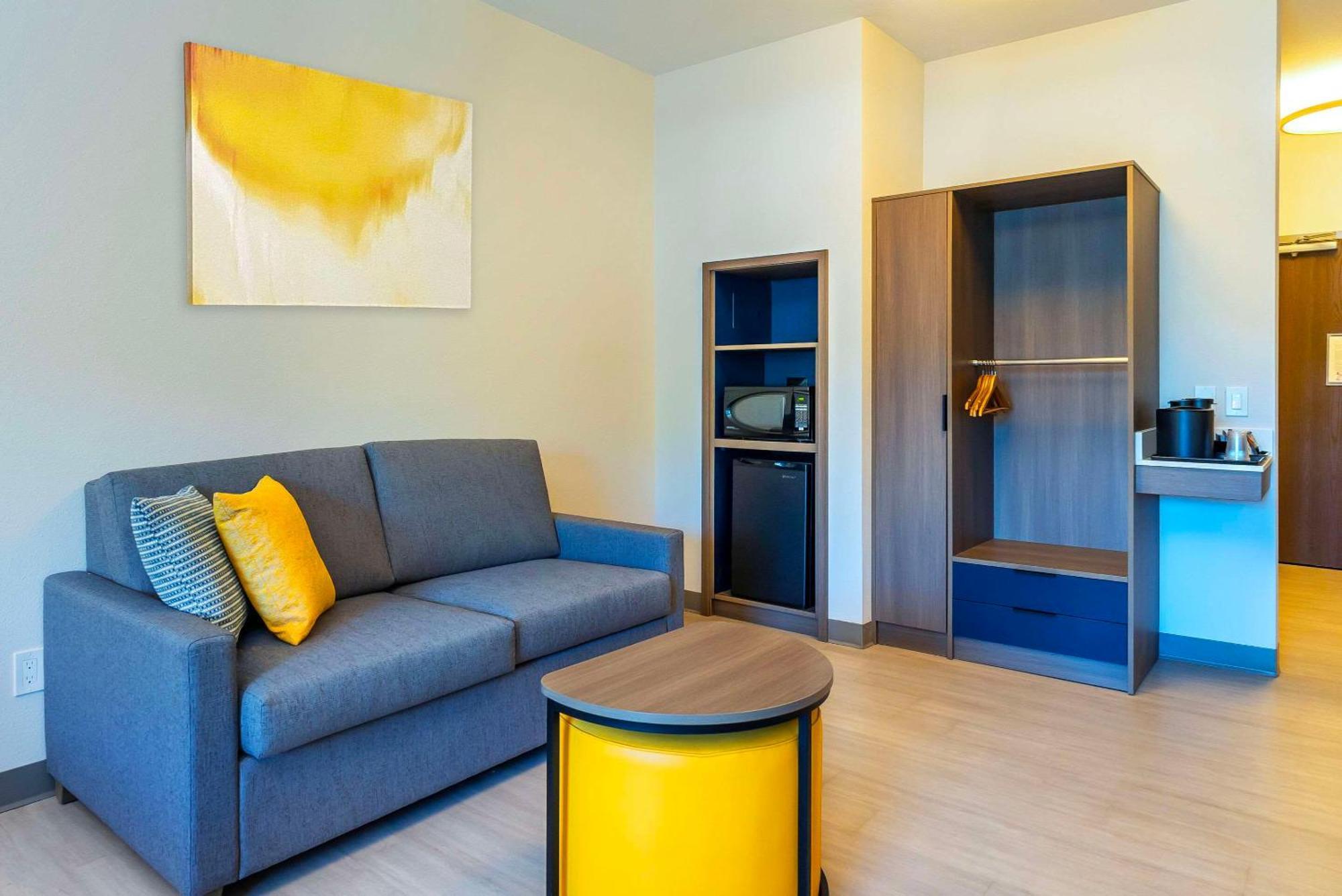 Comfort Suites Kelowna Extérieur photo