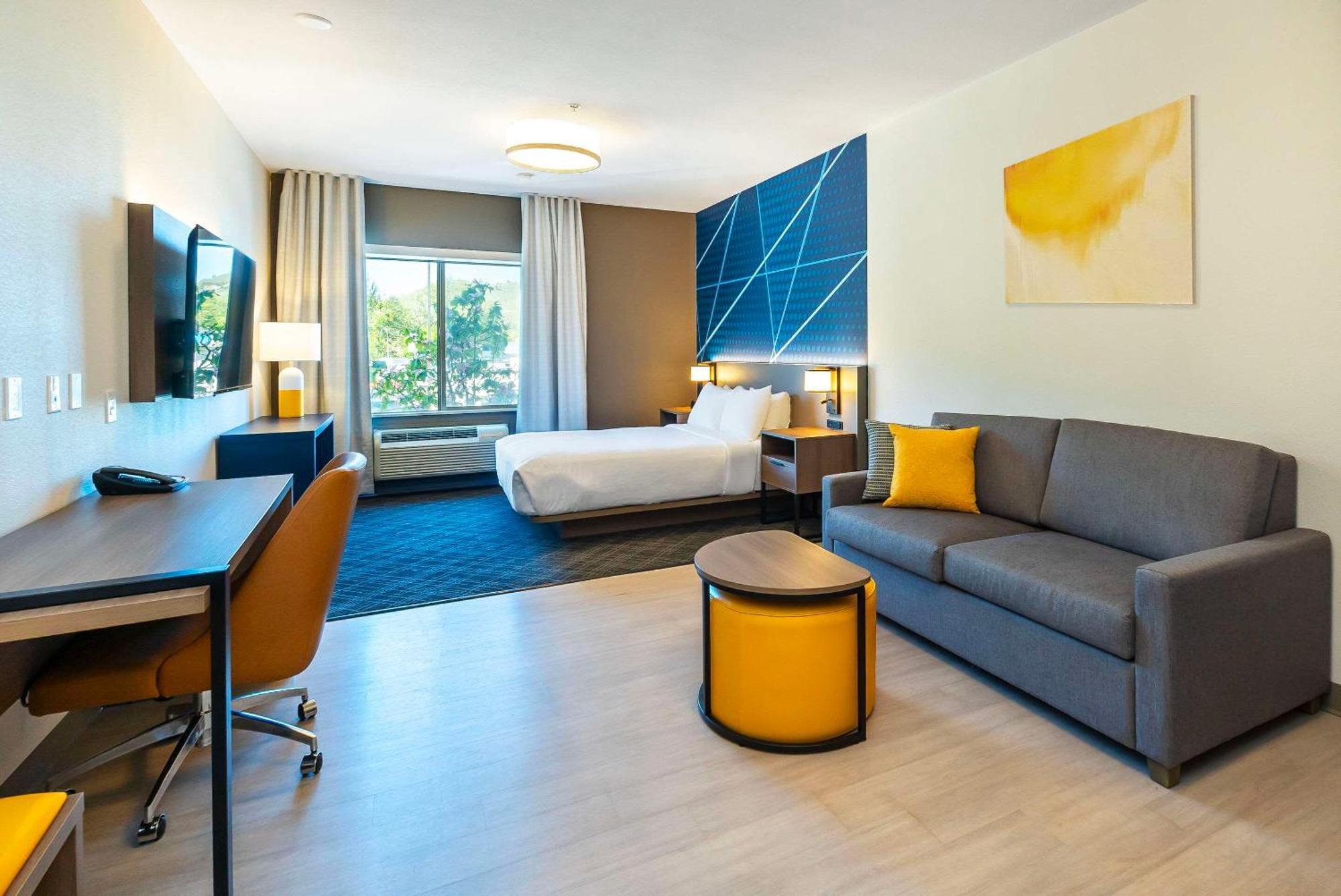 Comfort Suites Kelowna Extérieur photo