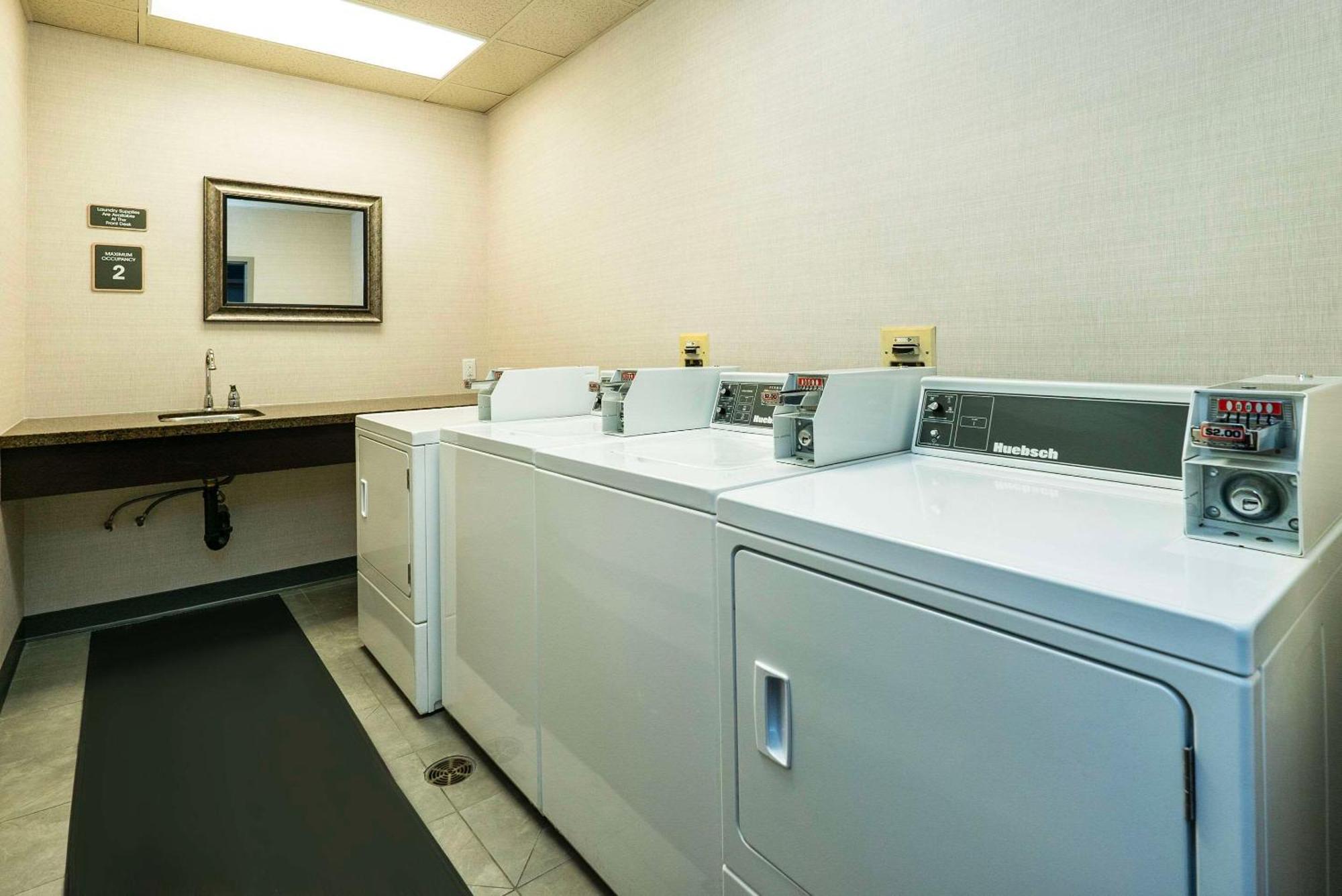 Comfort Suites Kelowna Extérieur photo