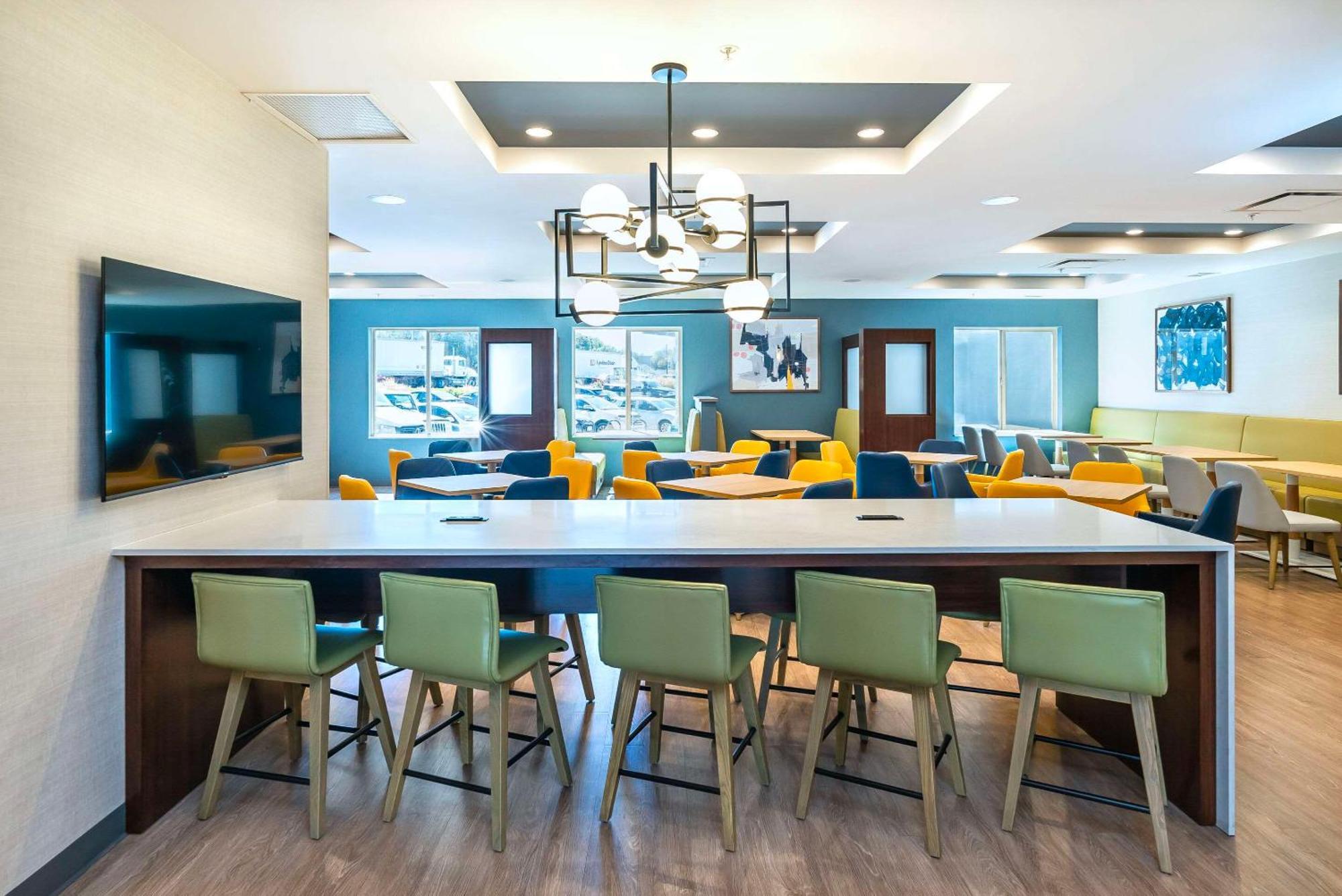 Comfort Suites Kelowna Extérieur photo