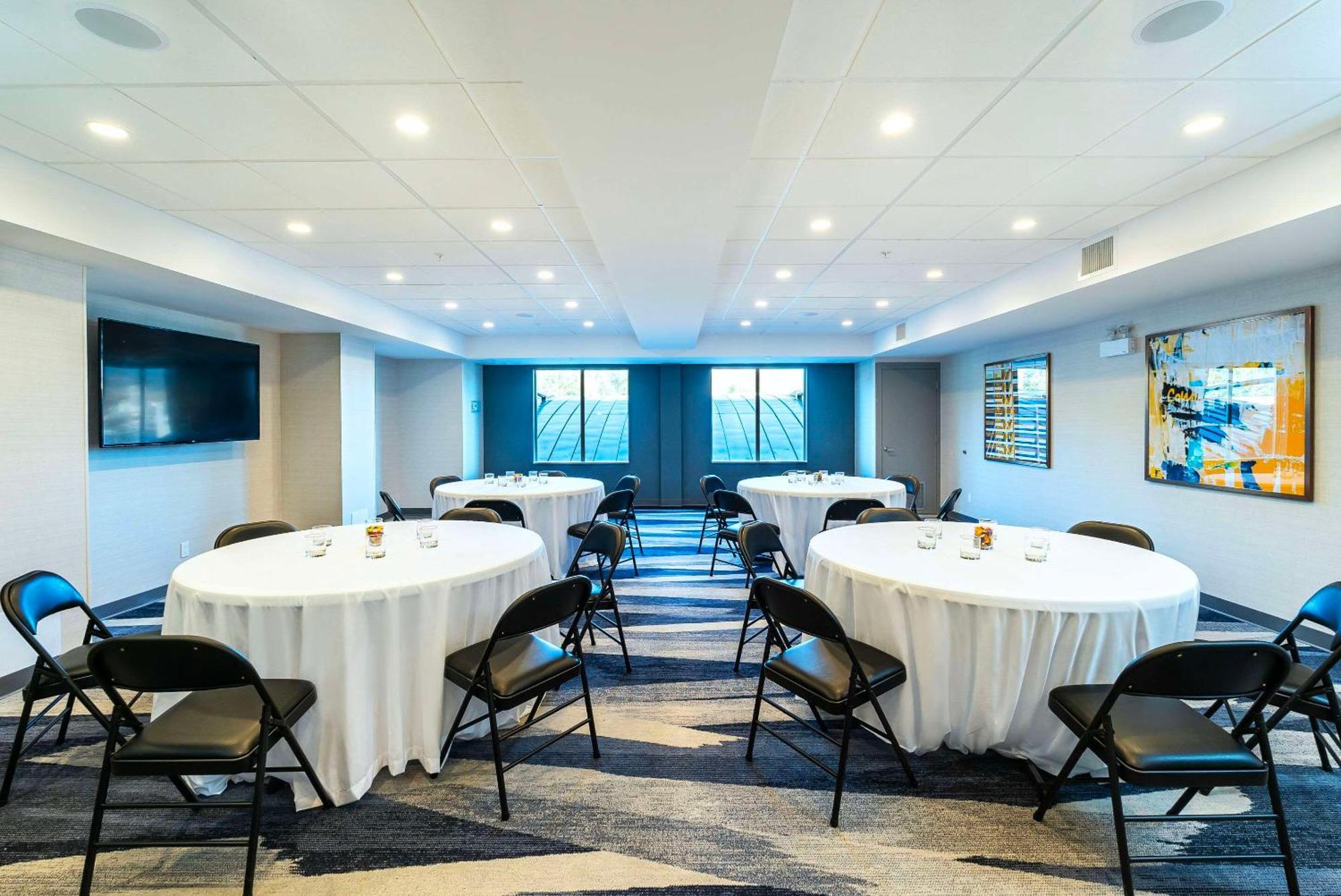 Comfort Suites Kelowna Extérieur photo