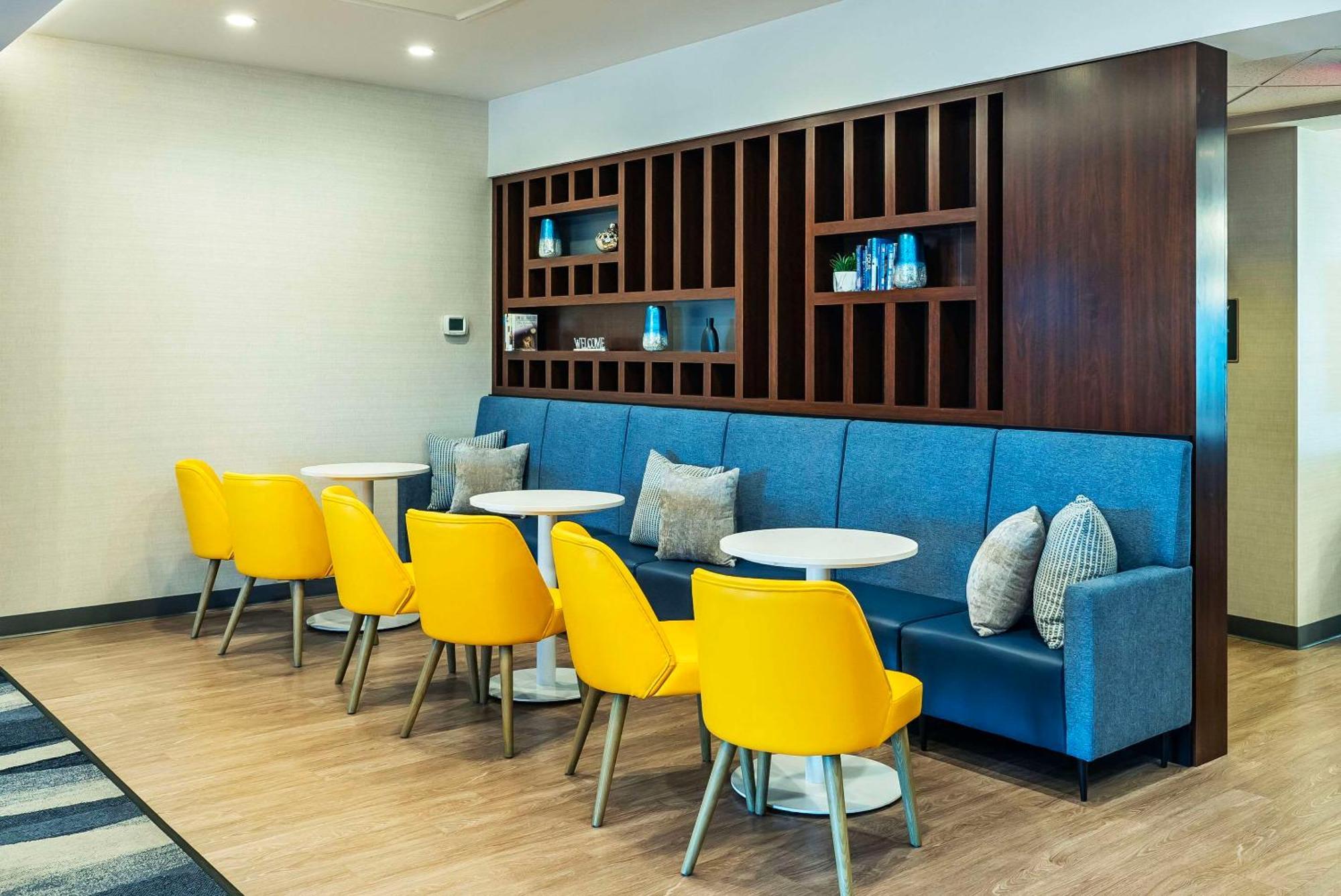 Comfort Suites Kelowna Extérieur photo