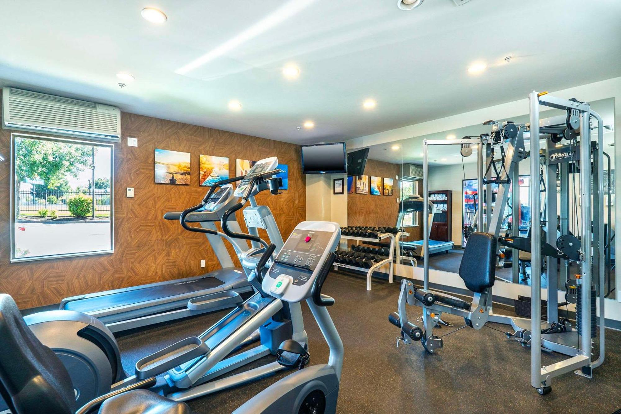 Comfort Suites Kelowna Extérieur photo