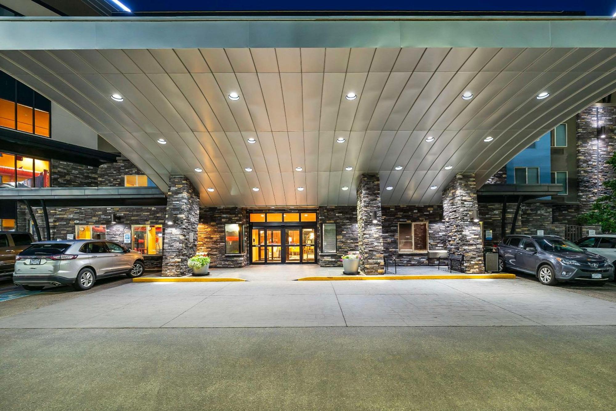 Comfort Suites Kelowna Extérieur photo